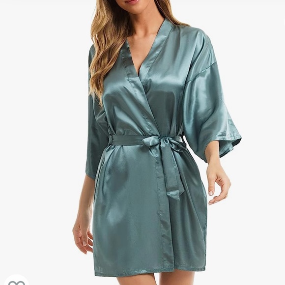 Women’s Green Satin Robe - Picture 13 of 14